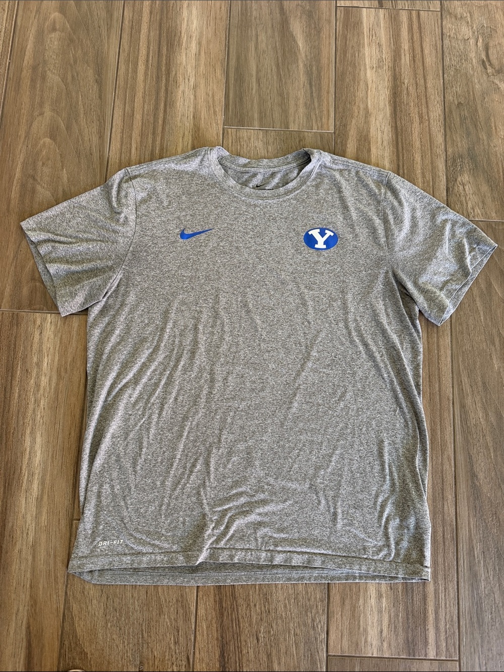 Nike BYU Cougars Grey Short Sleeve Dri-FIT Tee with Blue BYU Logo. Men’s XL